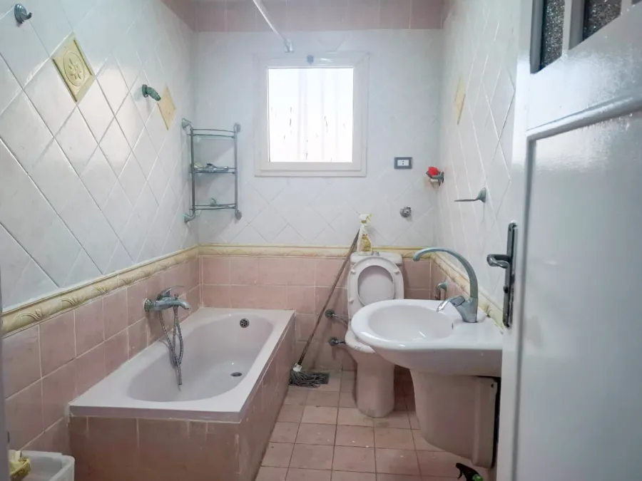 شقة للبيع 120 م سبورتنج (خطوات من ش ابو قير ونادي سبورتنج)