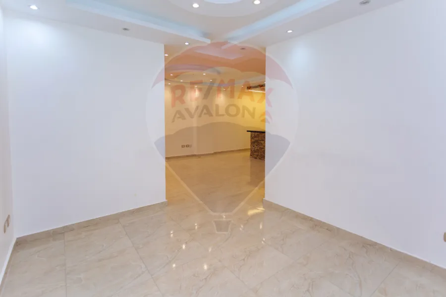 شقة مرخصه للبيع 120 م سموحه (كومباوند في ش النصر)