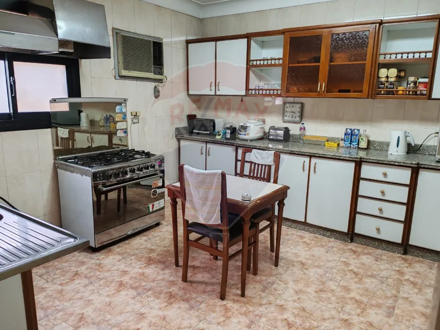 Apartment for sale 220 m in Maadi (Al Mahatta Square - steps from Maadi Metro)