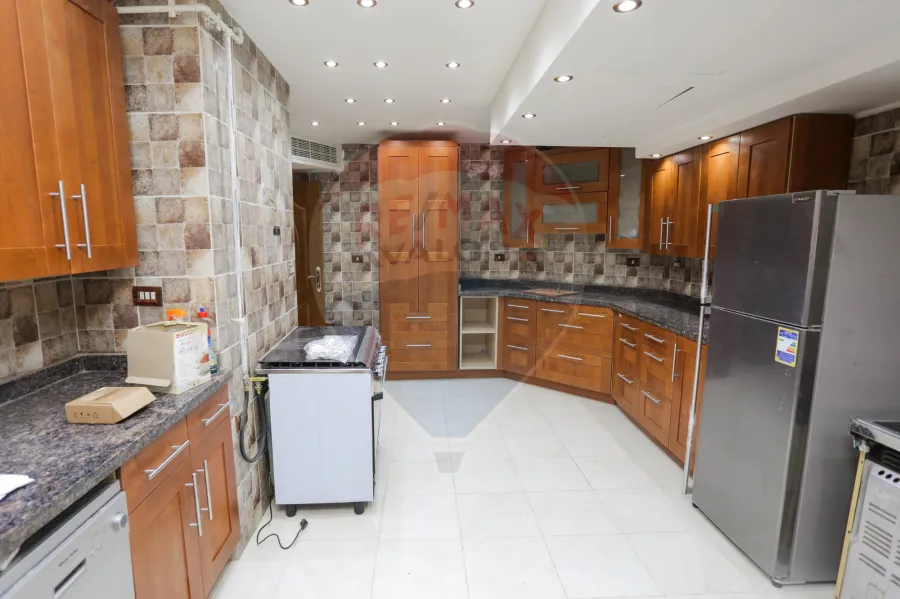 شقة للإيجار المفروش 345 م زيزينيا (أمام قصرالمجوهرات)