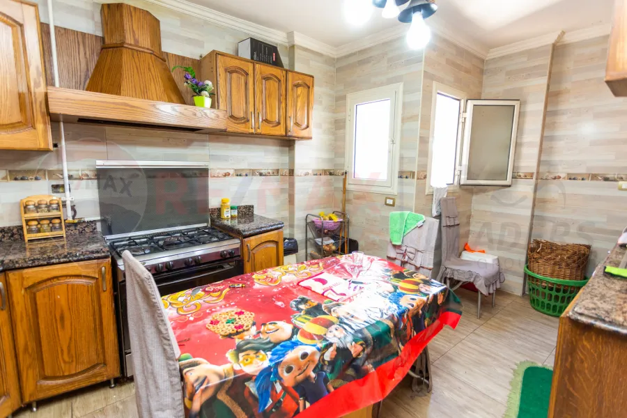 شقة للبيع 210 م سابا باشا (خطوات م شارع ابو قير)