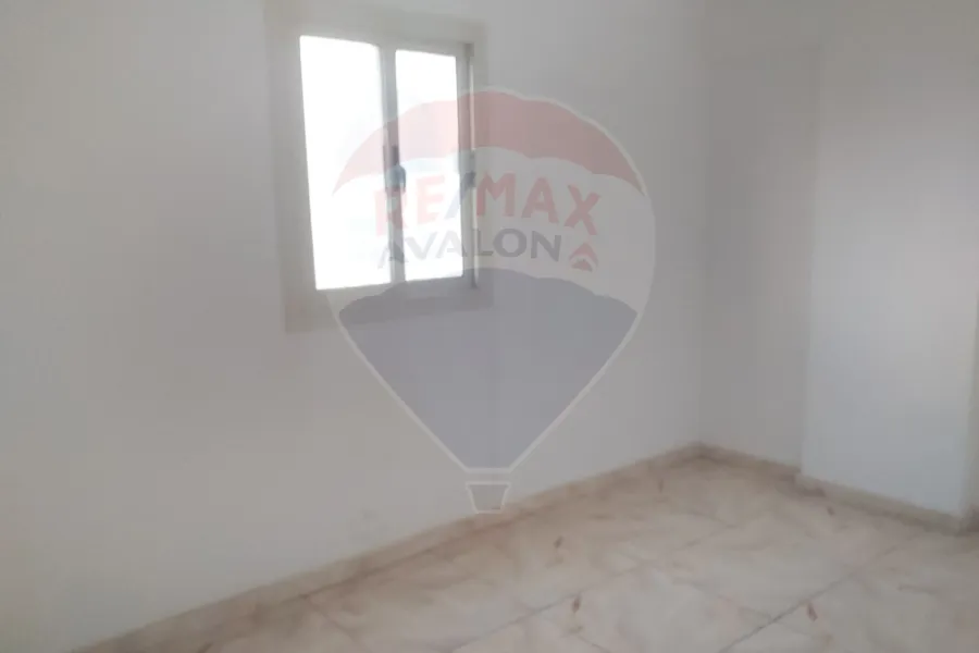 شقة للايجار 140م لوران (خطوات من البحر)