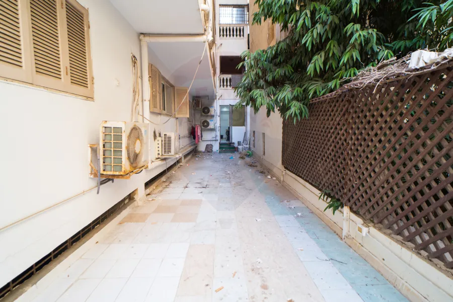 Administrative headquarters for sale 260 m Gleem (in front of the digestive system hospital)