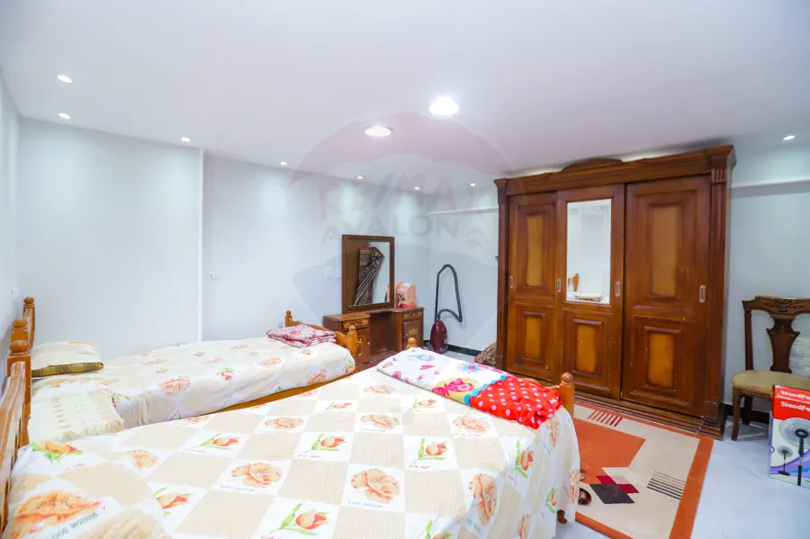 قة ادارى للبيع 60 م الابراهيميه (خطوات من البحر)