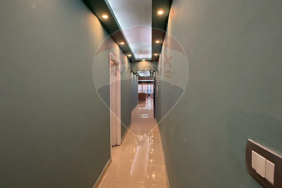 شقة للبيع 220 م كليوباترا (علي البحر مباشرة)