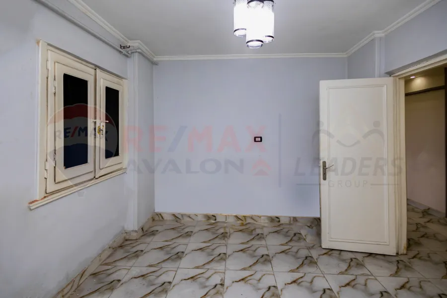 شقة للبيع 187 م كليوباترا (علي البحر مباشرة)