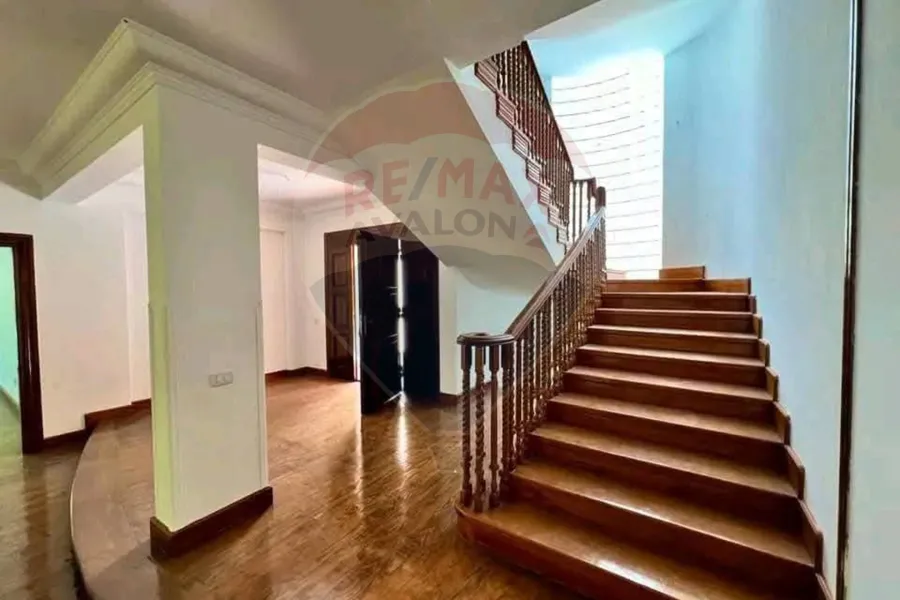 فيلا ستاند الون للبيع 620 م كينج مريوط (العروبة رويال)