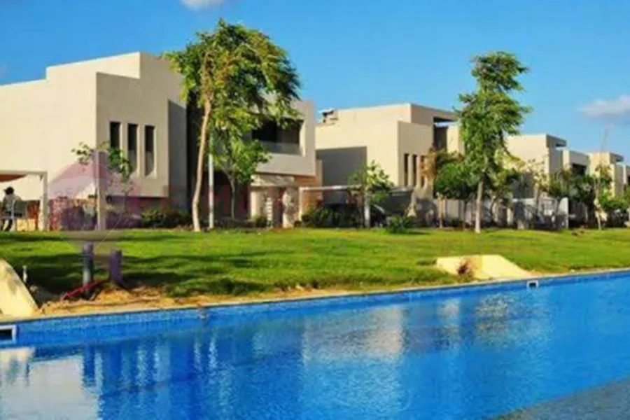 فيلا للبيع 570 م أرض + 300 م مبانى كومباوند هاسيندا باى (الساحل الشمالى)