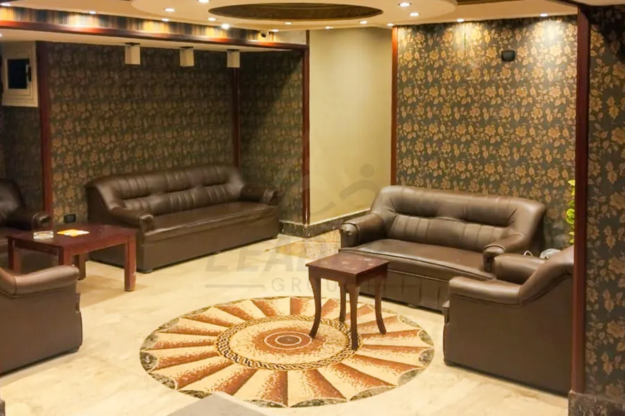 مكتب للايجار المفروش 270 م ميامي (علي البحر مباشرة)