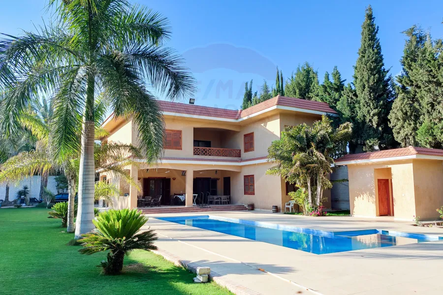 فيلا للبيع 1,650 م كينج مريوط (خلف الديزرت هوم)