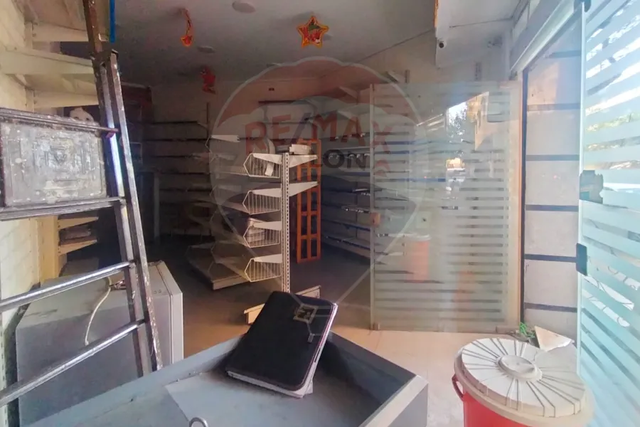 Shop for sale 42 m Kafr Abdo (next to Al-Limbi Park)