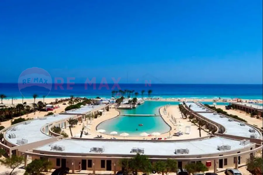 فيلا للبيع 570 م أرض + 300 م مبانى كومباوند هاسيندا باى (الساحل الشمالى)