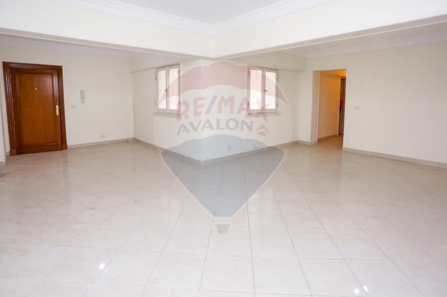 شقة للبيع 190 م محطة الرمل (ش سعد زغلول)