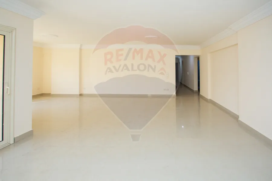 شقة مرخصة للبيع 220م سابا باشا (أمام قصر المرغني)