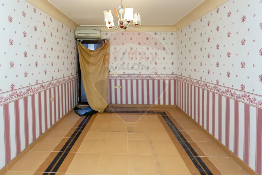 شقة للبيع 175 م السرايا (علي البحر مباشرة)