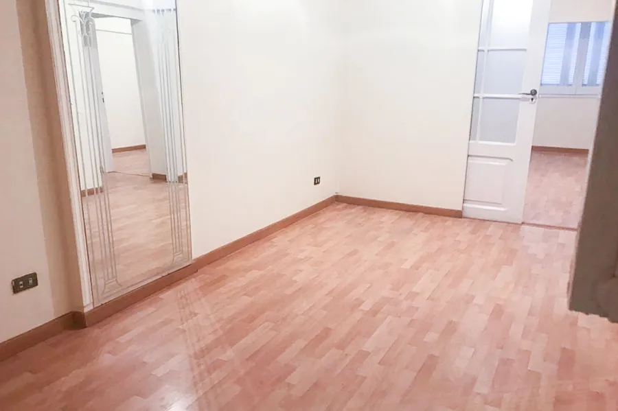 شقة إدارى للايجار 100م سموحة (بالقرب من كارفور سموحة و ش مصطفى كامل)