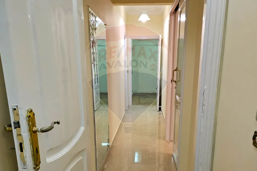 شقه للإيجار 140 م مصطفي كامل (علي الترام مباشرة)