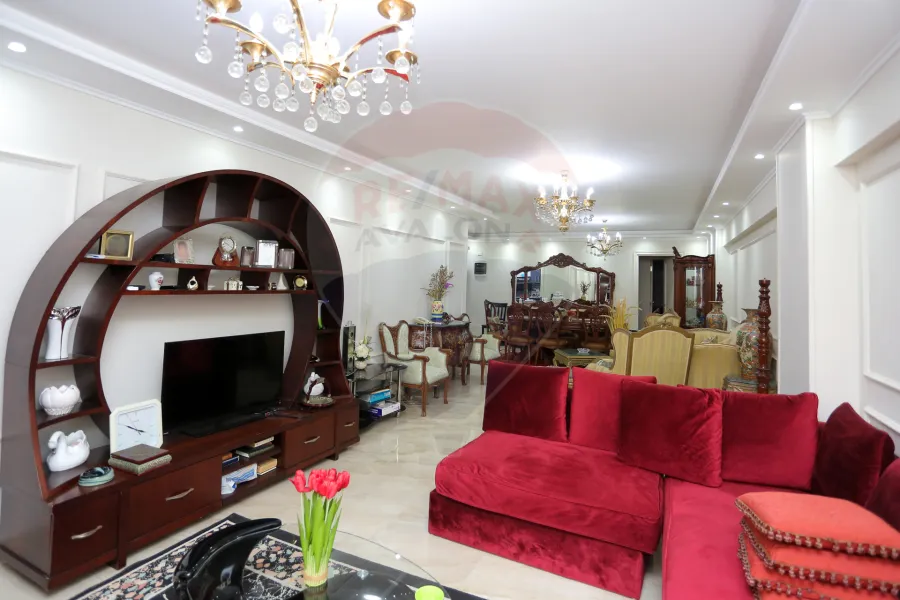 شقة للبيع 195 م كفر عبده (ميدان سانت جيني - عماره براند)