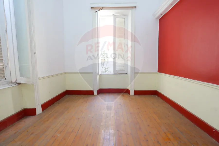 Castle for sale Al-Hay Al-Latiny (Steps from Fouad St. and Sultan Hussein St.) 1,460 m