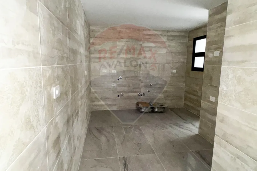 شقة للبيع 169 م سموحة (كومباوند سكاي لاين)