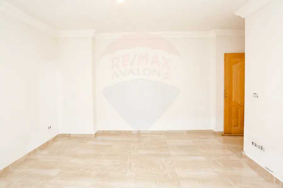 شقة إداري للإيجار 200 م كليوبترا (ش أبوقير)