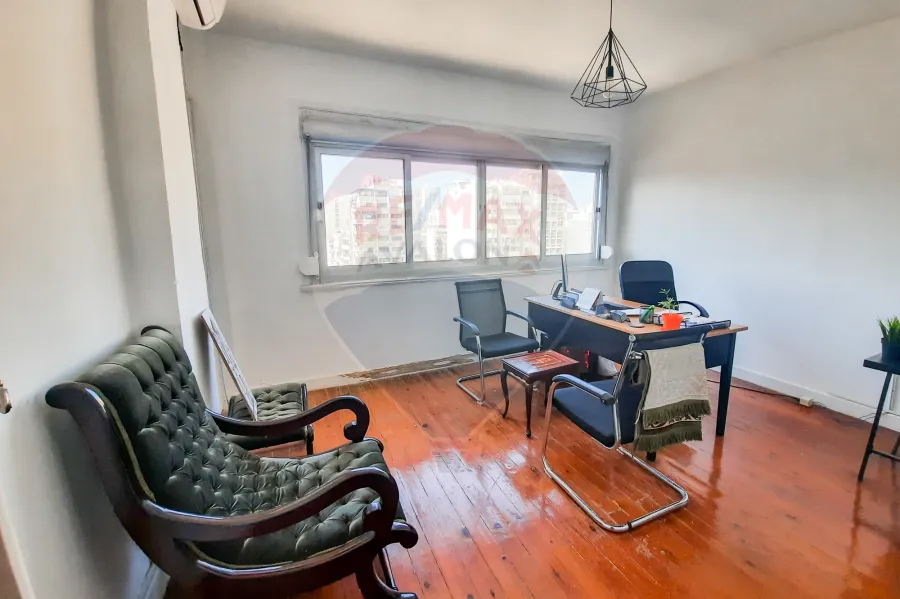 شقة للايجار 130 م كفر عبده (ش خليل الخياط)