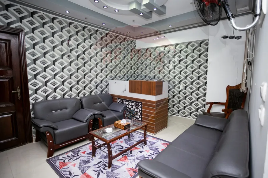 مقر اداري للبيع 110 م محرم بك (ش الرصافة )