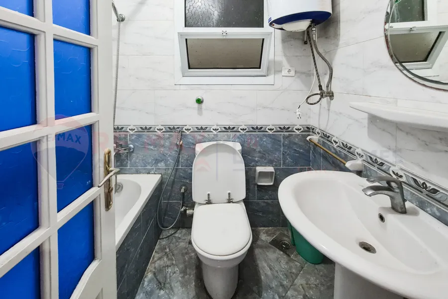 شقة للإيجار السنوى المفروش 150 م لوران (تالت نمرة من البحر)