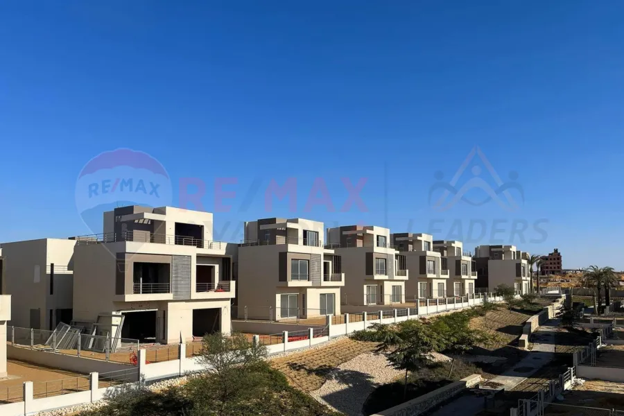 فيلا كورنر للبيع 294 م بالم هيلز اسكندرية