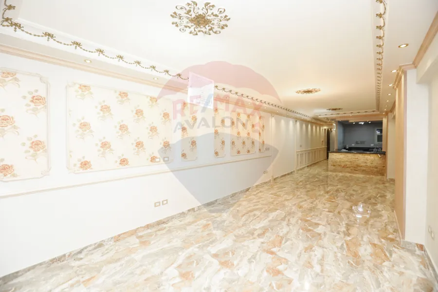 شقة للبيع 186 م سموحة ( ش توت عنخ امون)