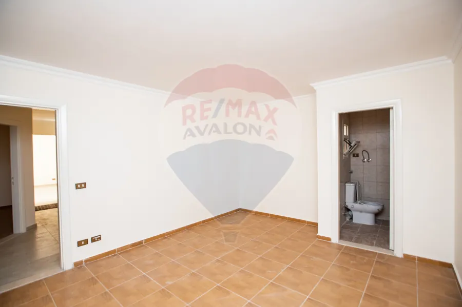 شقه للإيجار 235 م ستانلي (متفرع من البحر- ڤيو مباشر للبحر)