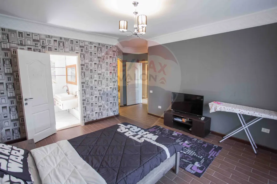 فيلا تريبلكس مفروشة للايجار475 م محرم بك (كومباوند ميروزا بجوار كارفور)