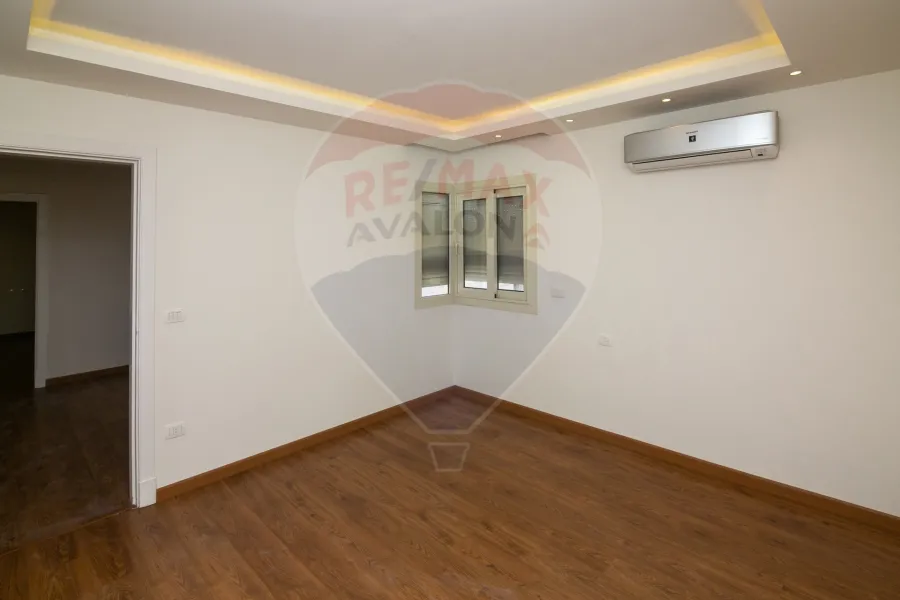 شقة للبيع 215 م رشدي (شارع سوريا - عمارة براند)