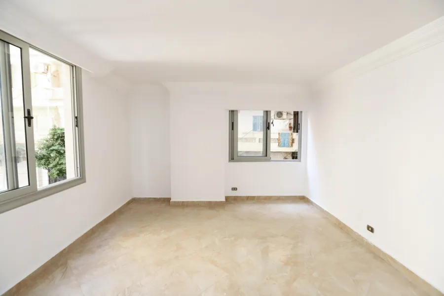 مكتب للايجار 120م جناكليس (ش أبو قير الرئيسي)