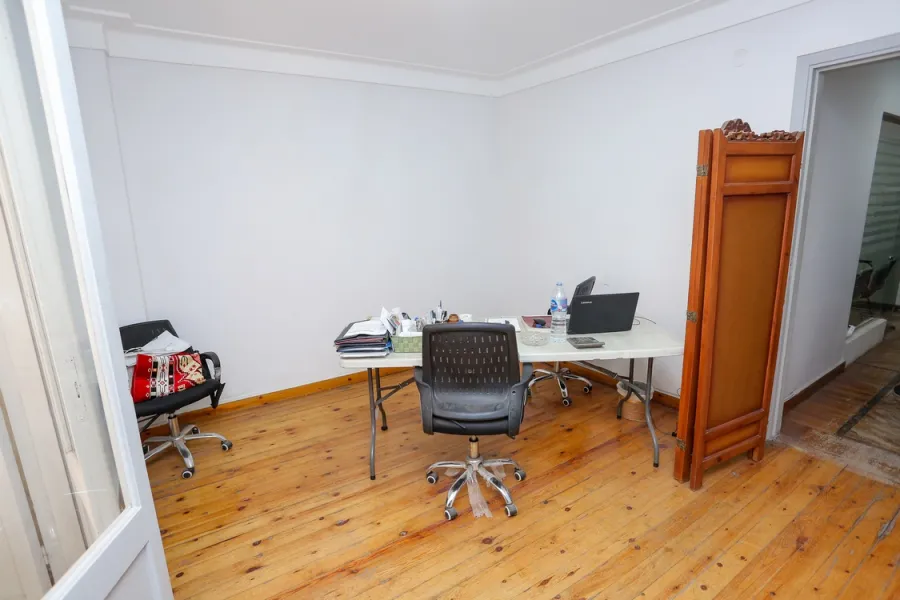 مكتب إدارى للايجار 180 م ثروت (متفرع من ش عبدالحميد الديب)