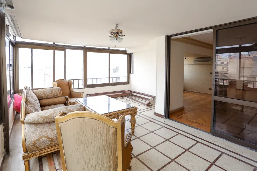 شقة للبيع 320 م جناكليس (علي الترام مباشرة)