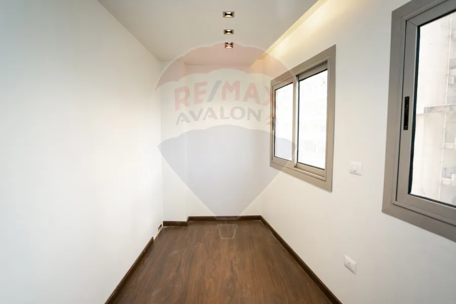 شقة للبيع 245 م سموحه (ش فوزي معاذ الرئيسي)