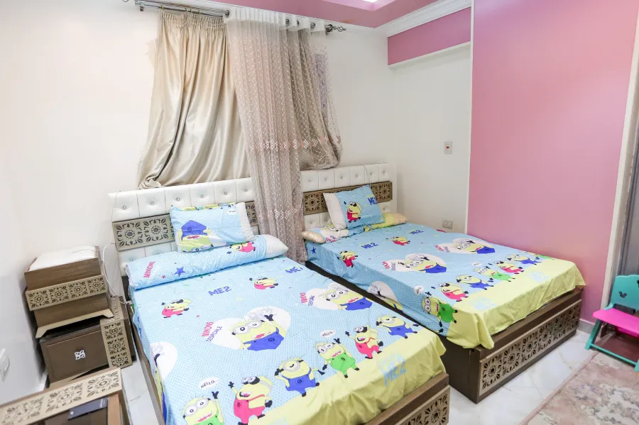 شقة للبيع 220م السرايا (3 نمرة من البحر)