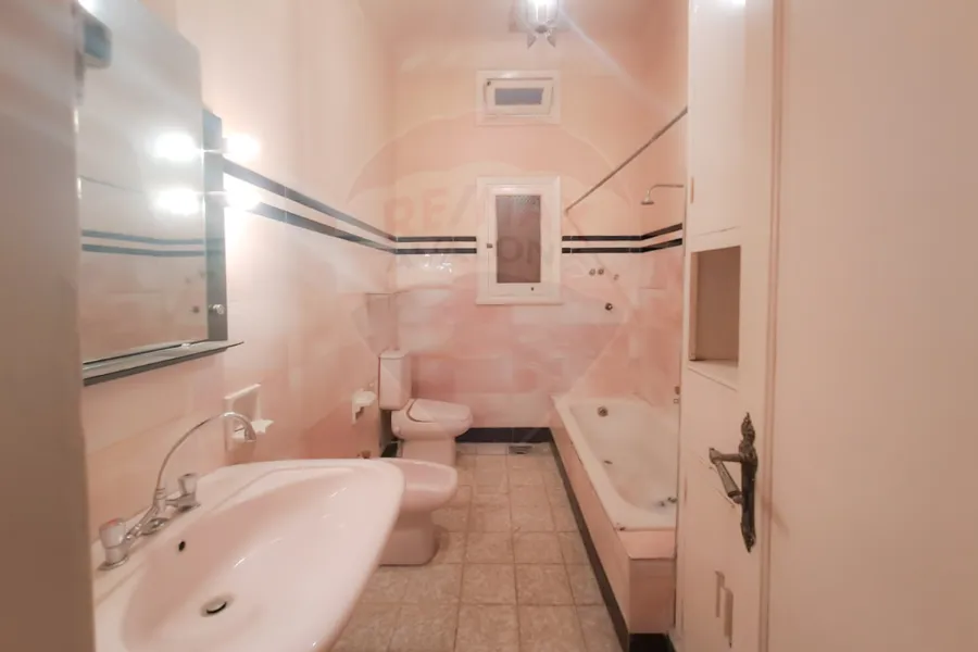 مكتب للإيجار 250 م لوران (ش الإقبال)