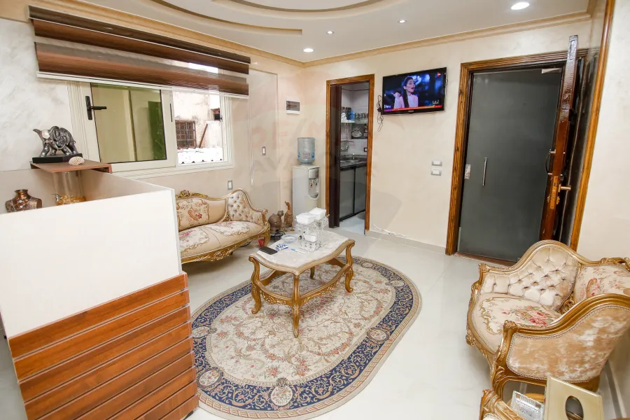 مقر إدارى للبيع 75م محطه الرمل  (ش السلطان حسين )