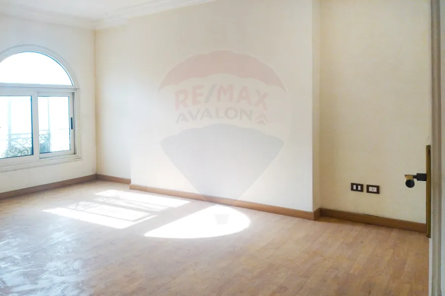 Apartment For Sale 225 m Smouha (Fawzy Moaz St.)