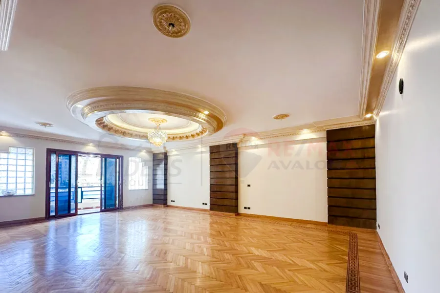 شقة للبيع 230 م لوران (ش أبوقير)