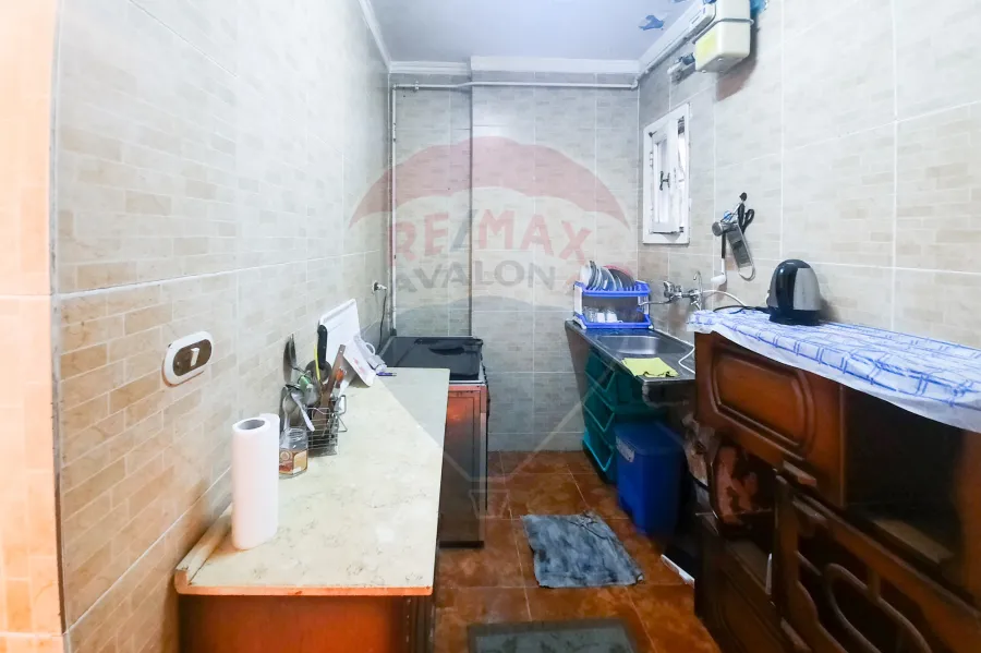 شقة للايجار 105 م رشدي (علي الترام مباشرة - خطوات من ش سوريا)