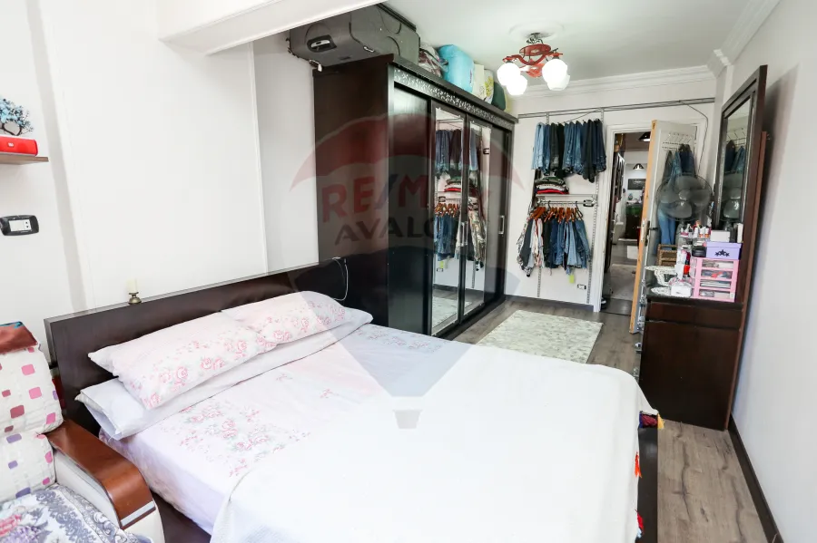 شقة للبيع 100 م ميامي (ش 45 خطوات من البحر)