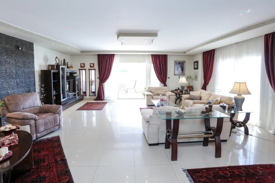 Apartment for sale 200 m Stanly ( Directly On The Sea )