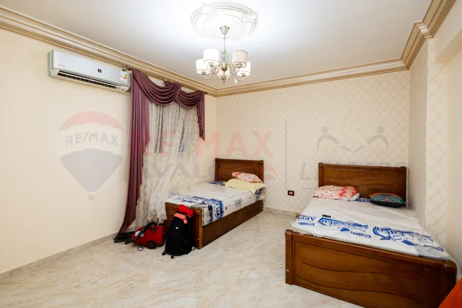 Apartment for sale 200 m Janaklis (steps from Abu Qir St.)