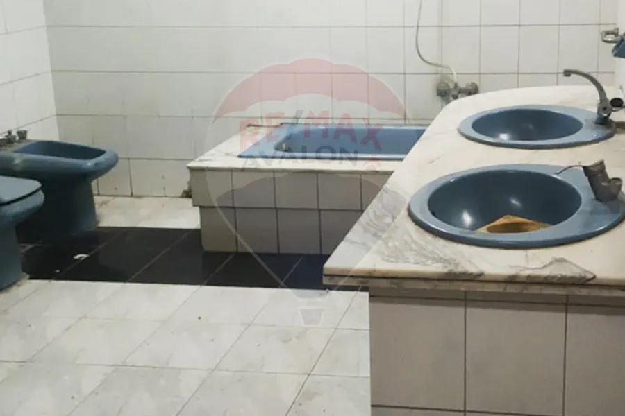 Apartment for sale 350 m Gleem (Moustafa Fahmy St)