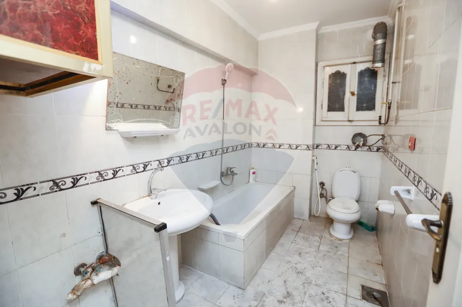 شقه للبيع 175 م كامب شيزار (خطوات من البحر - تري البحر جانبي)