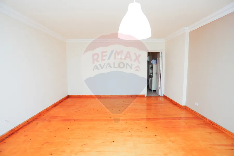 شقة للبيع 250 م سموحة (ش حسن علام)