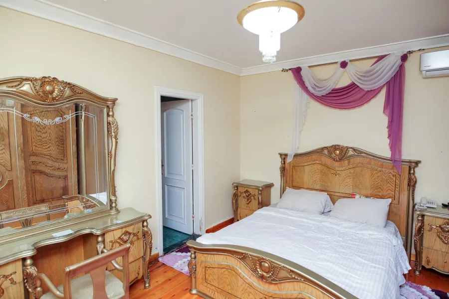 شقة للايجار مفروش 195م رشدى ( على الترام مباشرة )